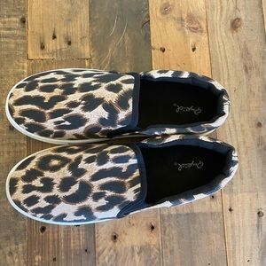 NWOT Qupid Animal Print/ Leopard Slip On Sneaker Shoe- Women Size US 8- NEW